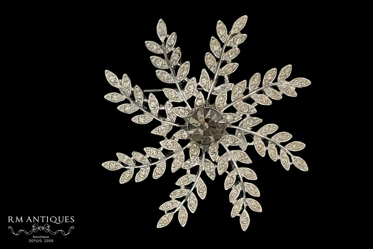 VJ-8820 Sarah Coventry Evening Snow Flake 1963 Crystal Brooch