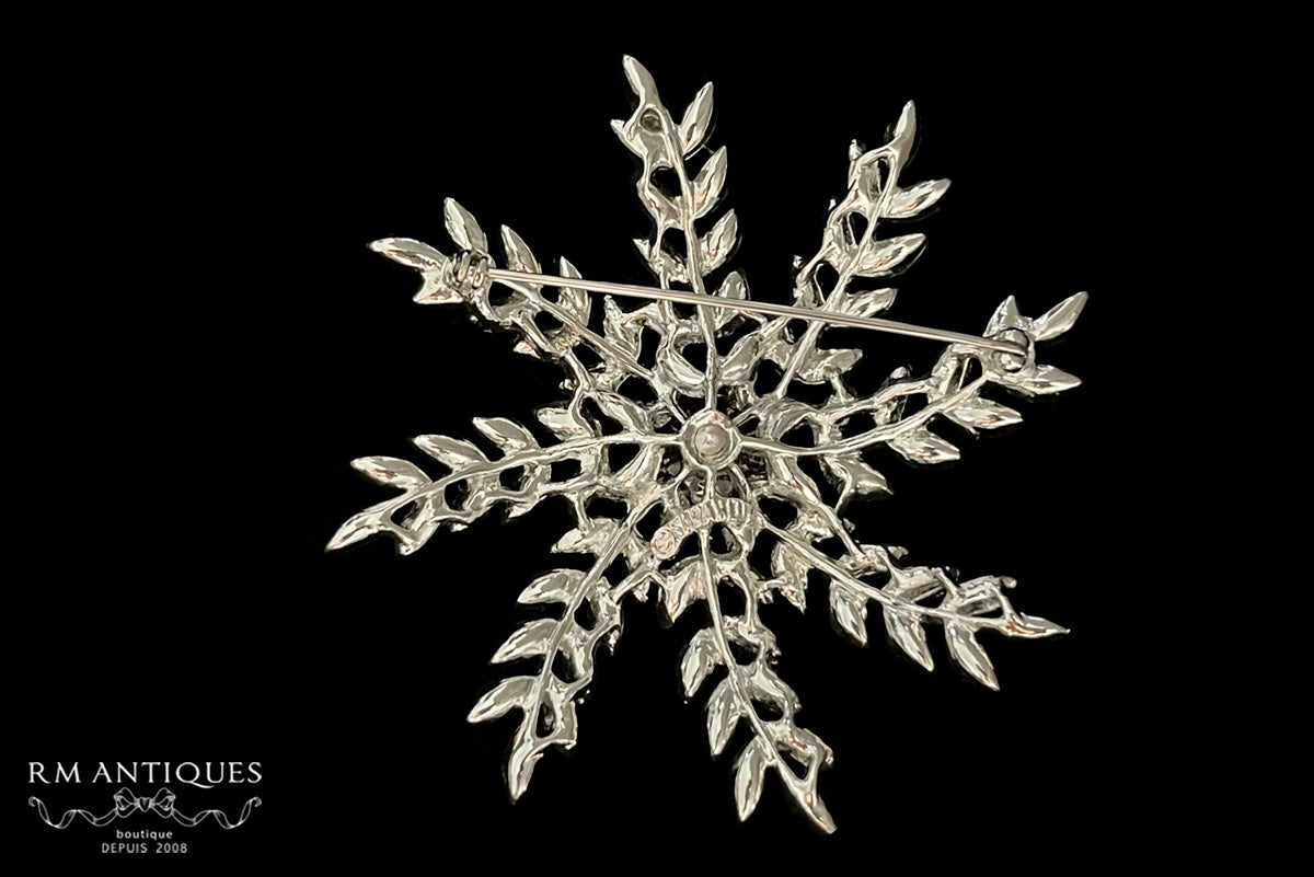 VJ-8820 Sarah Coventry Evening Snow Flake 1963 Crystal Brooch