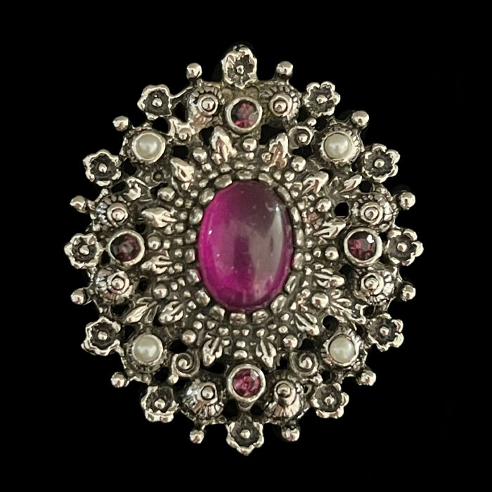 VJ-8821 Sarah Coventry Catherine 1972 Amethyst colored stone brooch