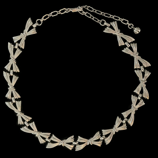 VJ-8824 Trifari Silver ribbon link necklace Trifari