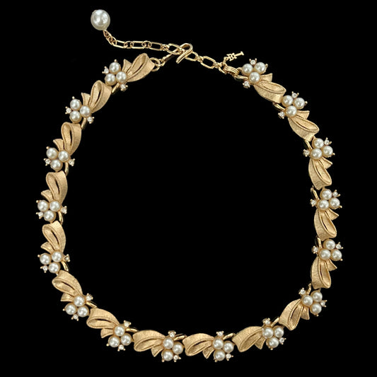 VJ-8827 Trifari Gold ribbon and pearl link necklace Trifari