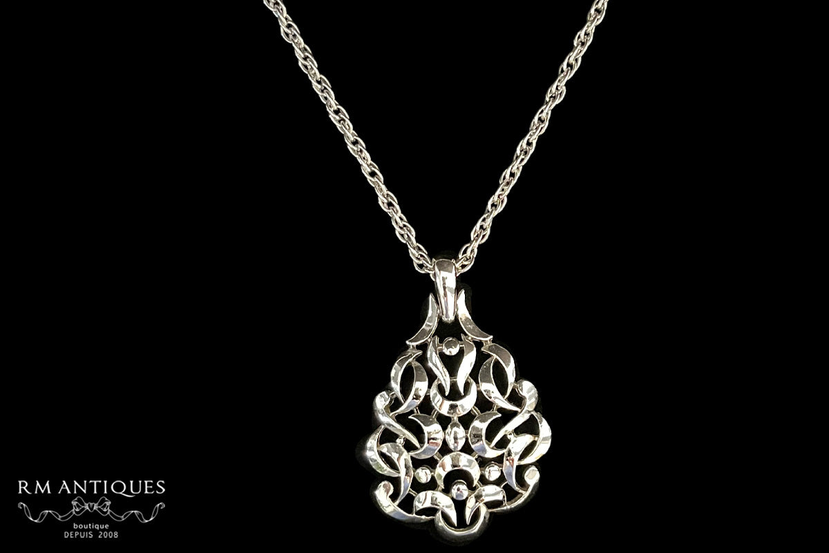 VJ-8829 Trifari Silver motif necklace pendant Trifari