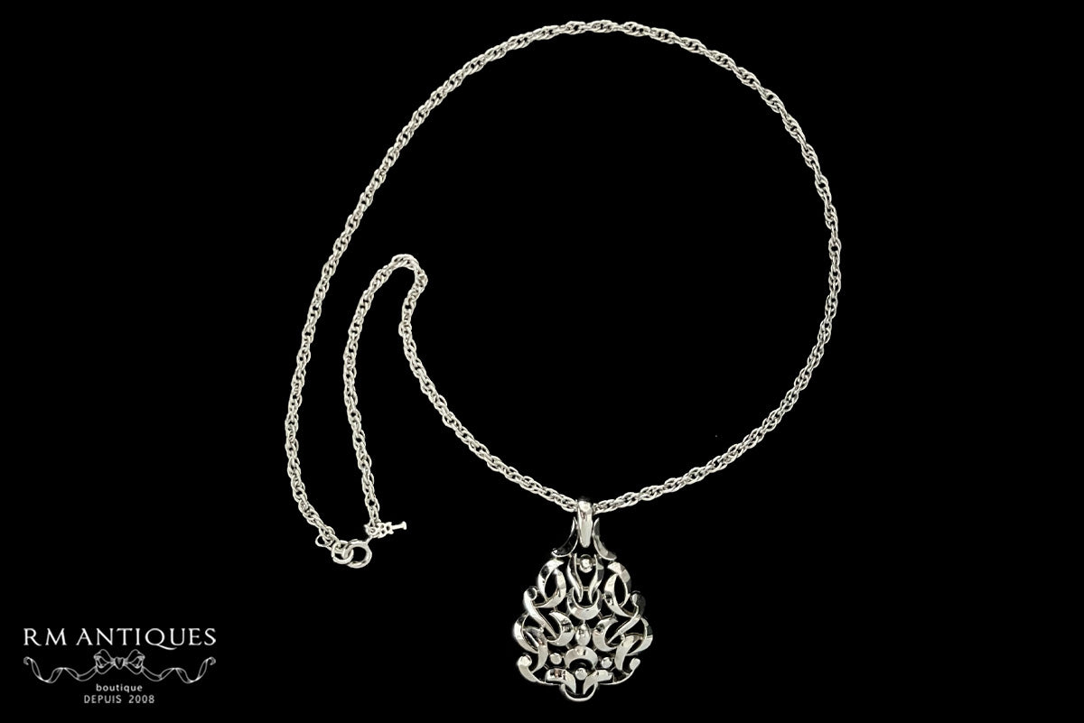 VJ-8829 Trifari Silver motif necklace pendant Trifari