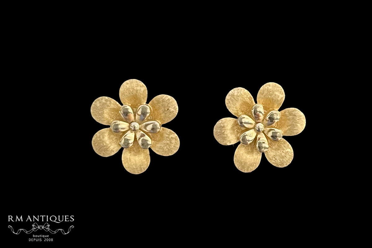 VJ-8830 Trifari Gold Ribbon Series Small Flower Earrings Trifari