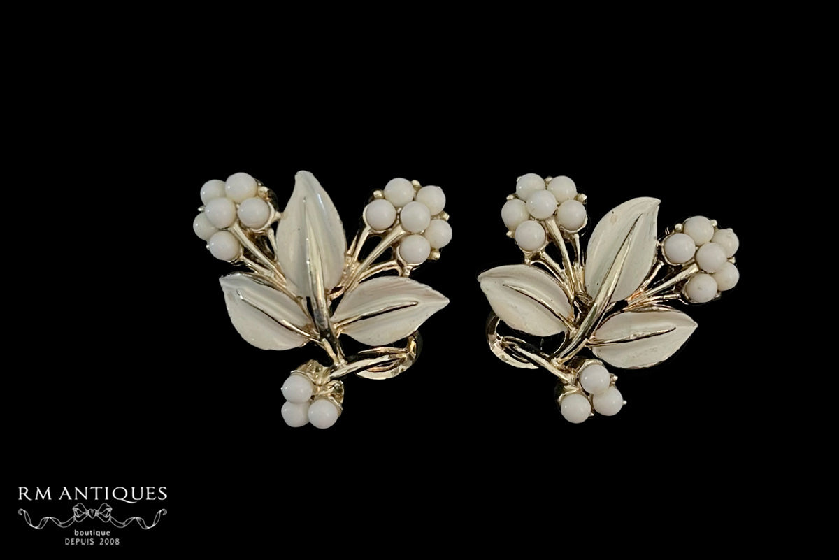 VJ-8831 Pegasus Coro White Flower &amp; Leaf Earrings Coro