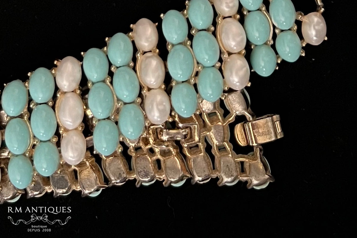 VJ-8856 Trifari Pearl and turquoise lucite bochon bracelet Trifari