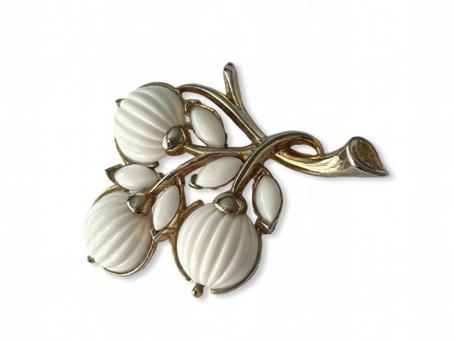 VJ-8902 Crown Trifari White Lucite cabochon fruit brooch Trifari