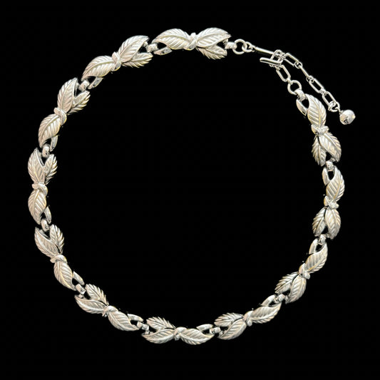 VJ-8936 Trifari Silver leaf ribbon link necklace Trifari