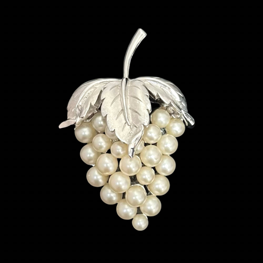 VJ-8948 Crown Trifari Grape Brooch Trifari