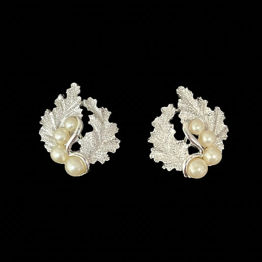 VJ-8950 Crown Trifari Leaf and pearl earrings Trifari