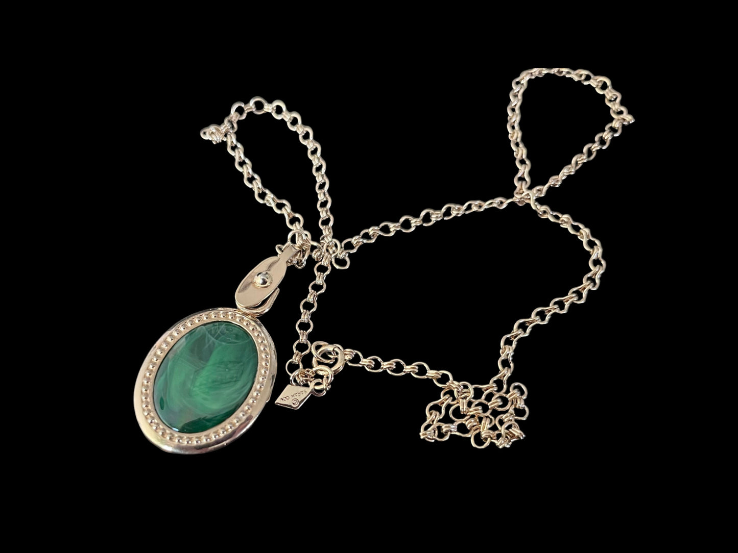 VJ-8982 Sarah Coventrey "Fashion Flip" 1975 Faux jade reversible necklace Sarah Coventrey