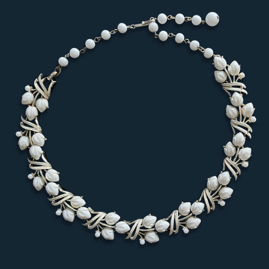VJ-9021 Coro White Lucite Flower Necklace