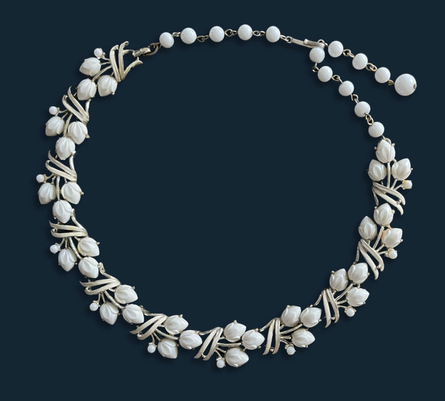 VJ-9021 Coro White Lucite Flower Necklace