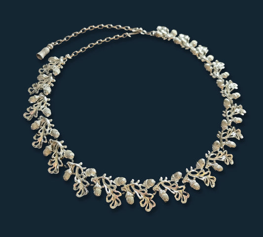 VJ-9022 Unsigned beauty Vintage Acorn Silver Leaf Necklace